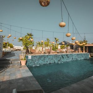 555 Hotel Clubbing Adults Only